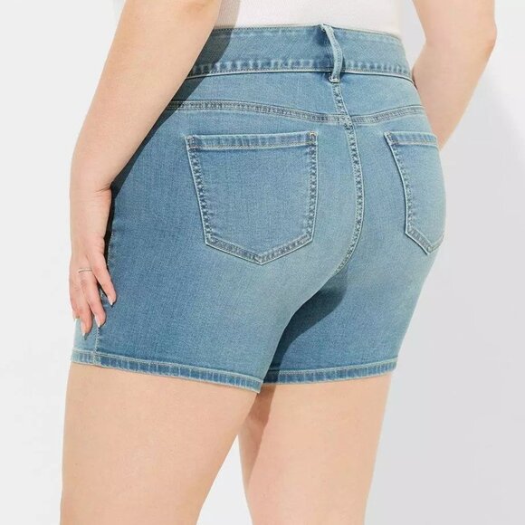 ❤️NWT VINTAGE TORRID SHORTS - SUPER SOFT STRETCH DENIM JEGGING - PLUS SIZE - Picture 2 of 12